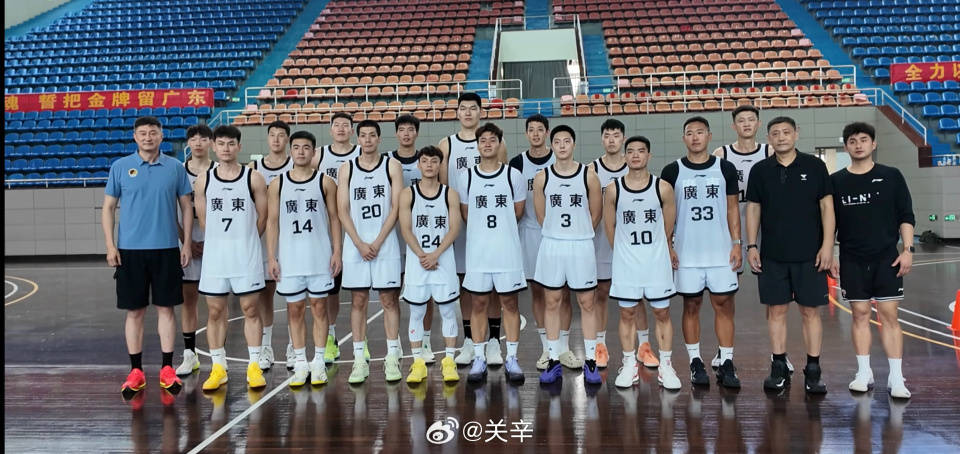 杜锋和郑薇出席篮球抽签，对手阵容“神仙打架”，广东男女篮都要争冠