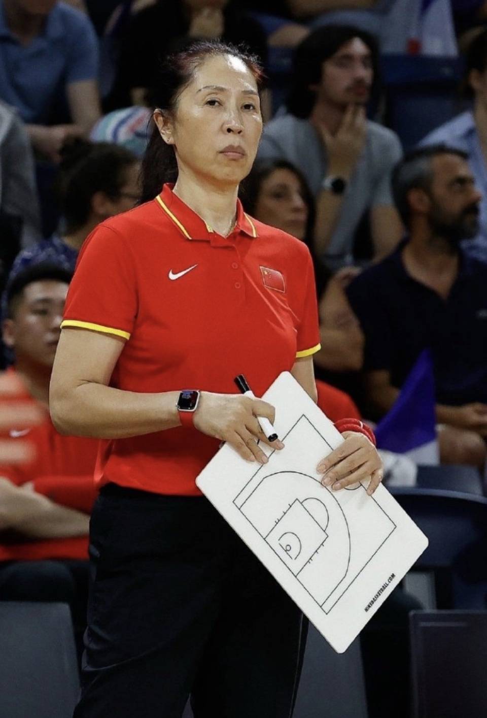 杜锋和郑薇出席篮球抽签，对手阵容“神仙打架”，广东男女篮都要争冠